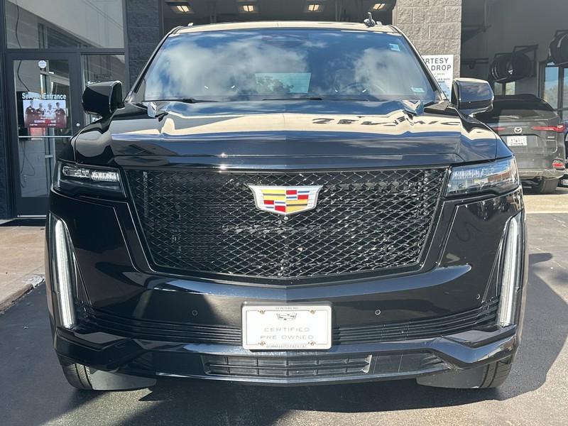 Cadillac Escalade Vehicle Full-screen Gallery Image 02