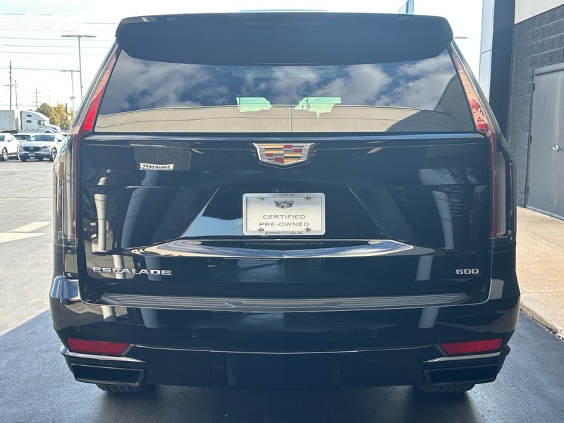 Cadillac Escalade Vehicle Full-screen Gallery Image 03