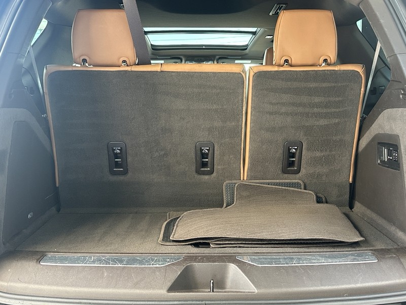 Cadillac Escalade Vehicle Full-screen Gallery Image 04