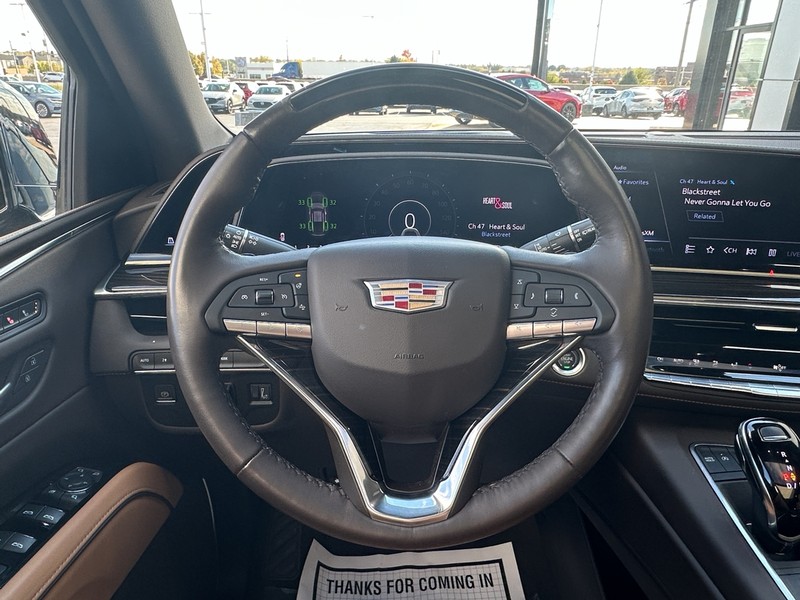 Cadillac Escalade Vehicle Full-screen Gallery Image 10