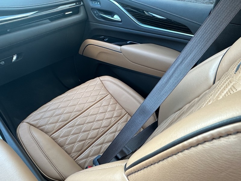 Cadillac Escalade Vehicle Full-screen Gallery Image 13