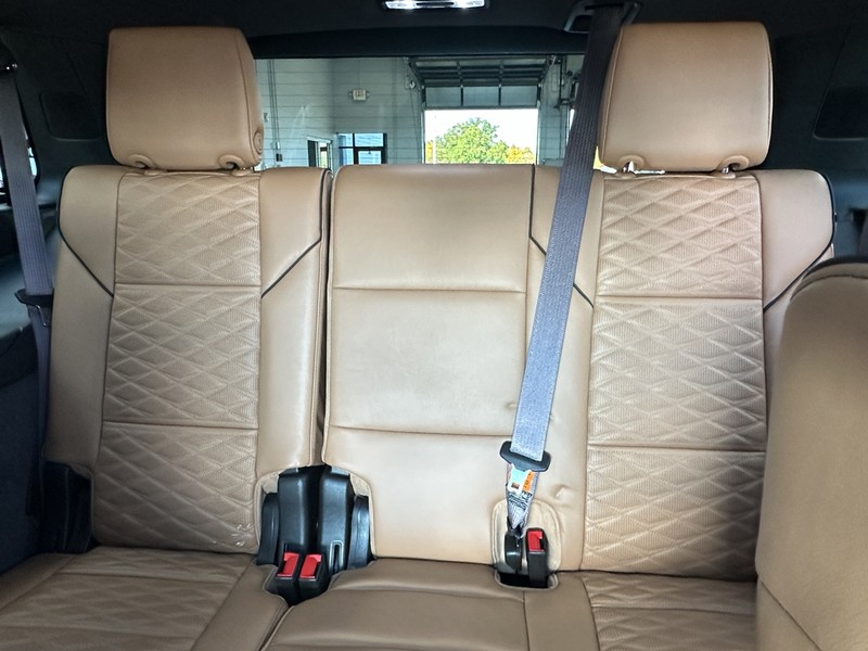 Cadillac Escalade Vehicle Full-screen Gallery Image 14