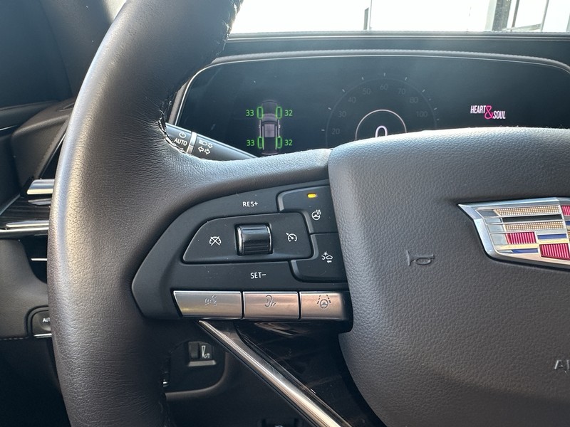 Cadillac Escalade Vehicle Full-screen Gallery Image 21