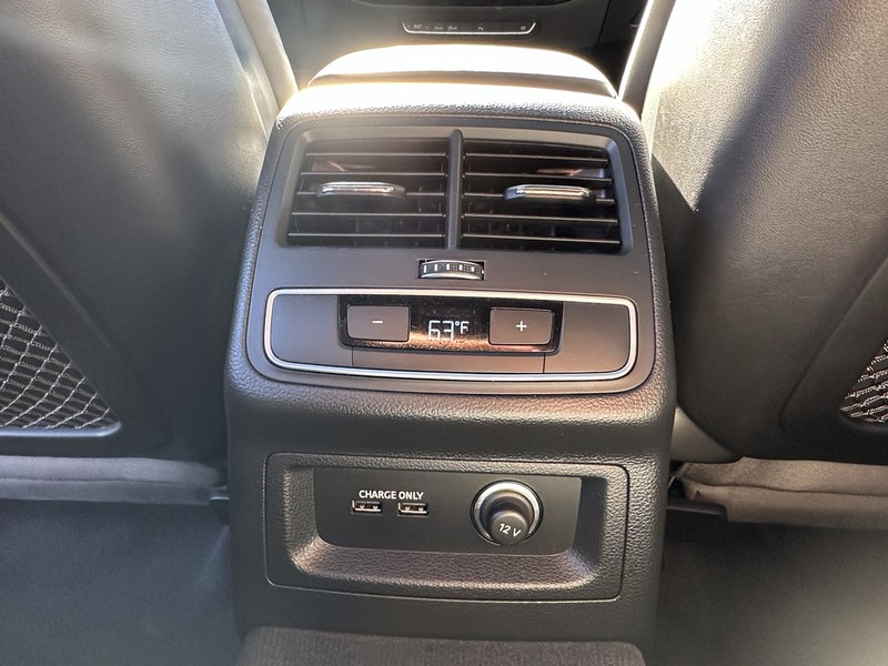 Audi S4 Sedan Vehicle Full-screen Gallery Image 11