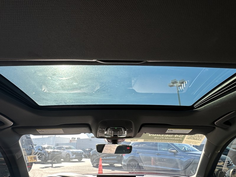 Audi S4 Sedan Vehicle Full-screen Gallery Image 12