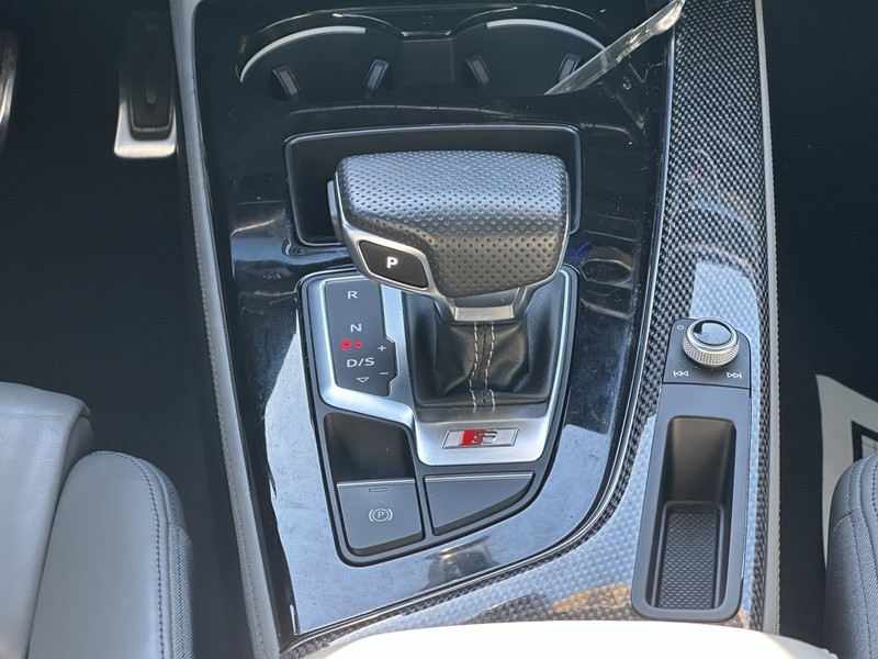 Audi S4 Sedan Vehicle Full-screen Gallery Image 16