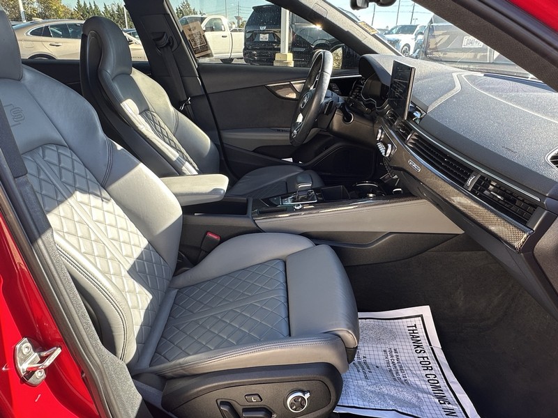 Audi S4 Sedan Vehicle Full-screen Gallery Image 18