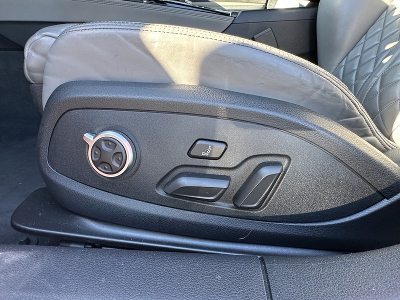 Audi S4 Sedan Vehicle Full-screen Gallery Image 20