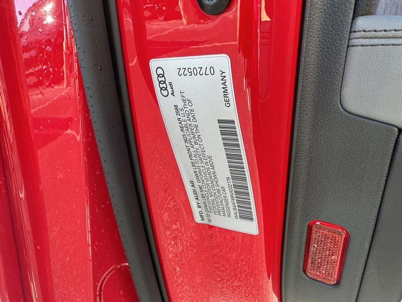 Audi S4 Sedan Vehicle Full-screen Gallery Image 23