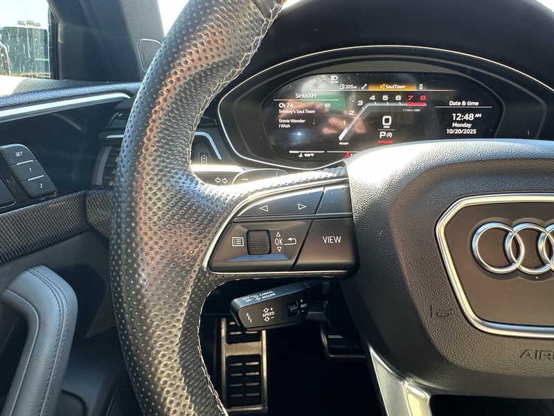 Audi S4 Sedan Vehicle Full-screen Gallery Image 24