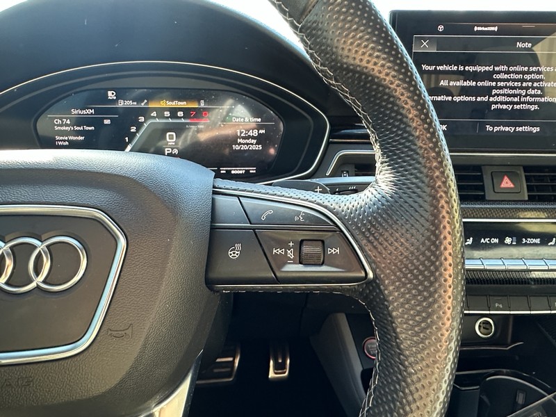 Audi S4 Sedan Vehicle Full-screen Gallery Image 25