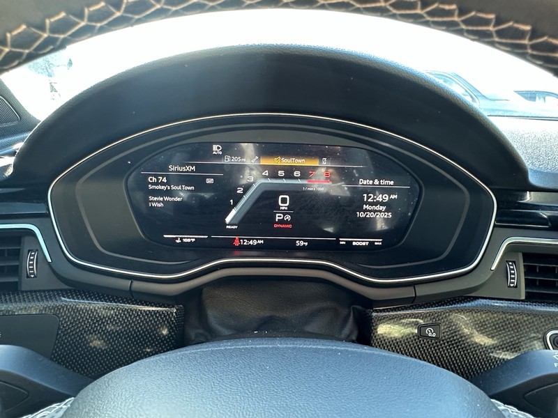 Audi S4 Sedan Vehicle Full-screen Gallery Image 26