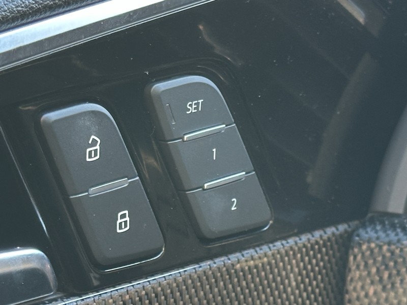 Audi S4 Sedan Vehicle Full-screen Gallery Image 27