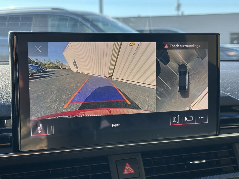 Audi S4 Sedan Vehicle Full-screen Gallery Image 28