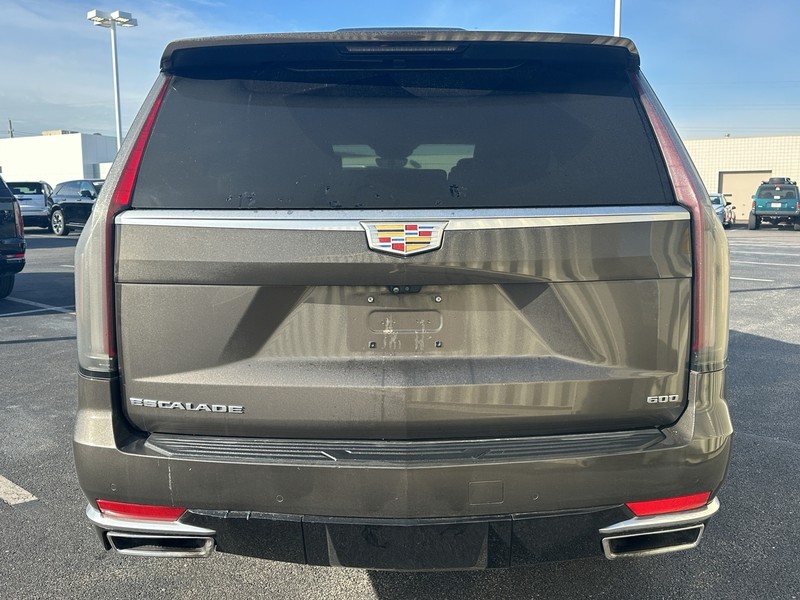 Cadillac Escalade Vehicle Full-screen Gallery Image 03