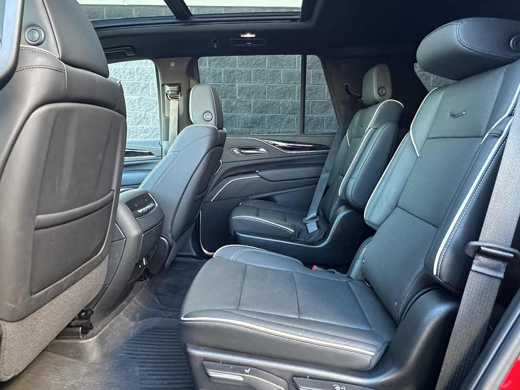 Cadillac Escalade Vehicle Full-screen Gallery Image 06