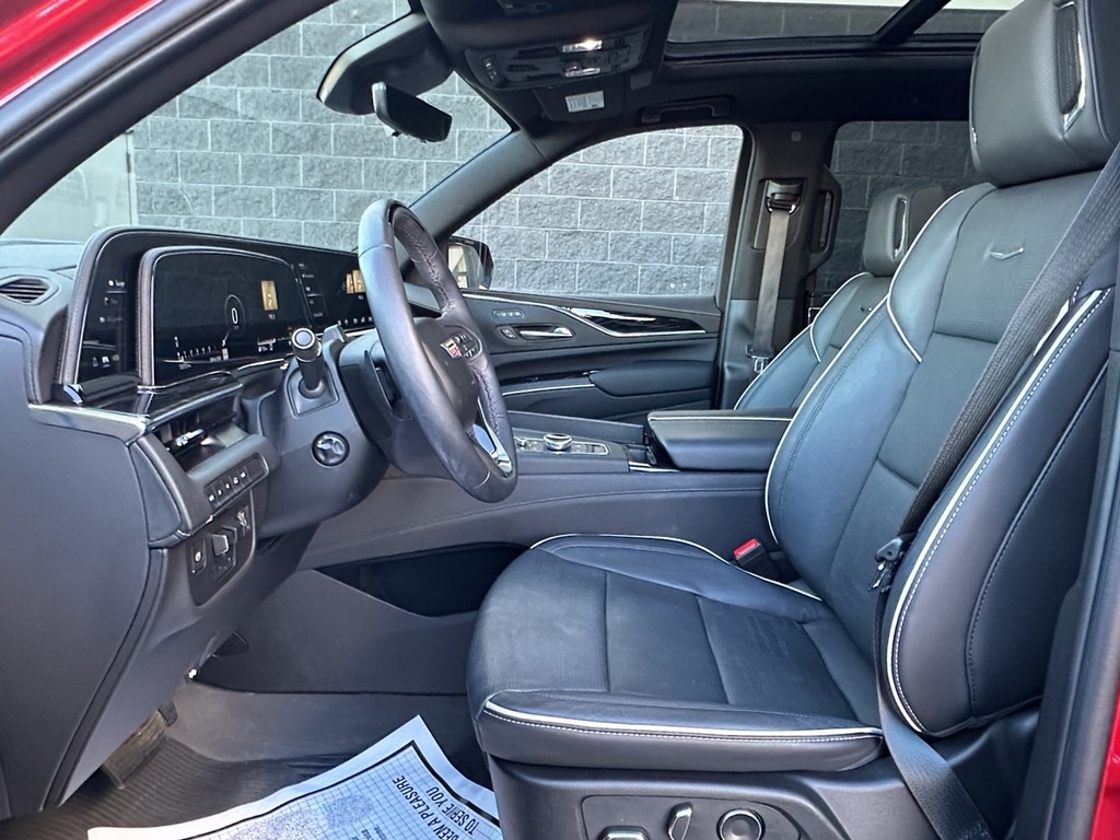 Cadillac Escalade Vehicle Full-screen Gallery Image 16