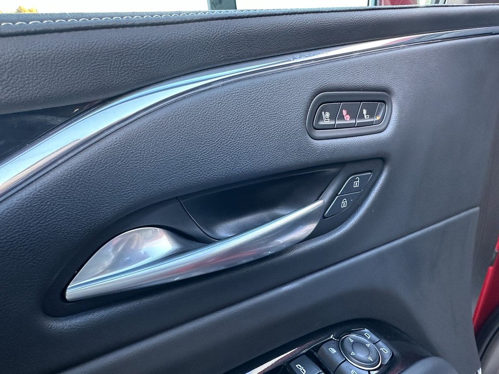 Cadillac Escalade Vehicle Full-screen Gallery Image 18