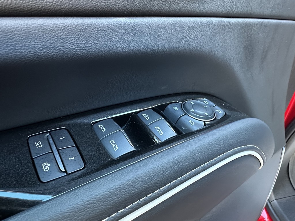 Cadillac Escalade Vehicle Full-screen Gallery Image 19