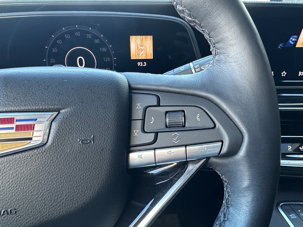 Cadillac Escalade Vehicle Full-screen Gallery Image 22