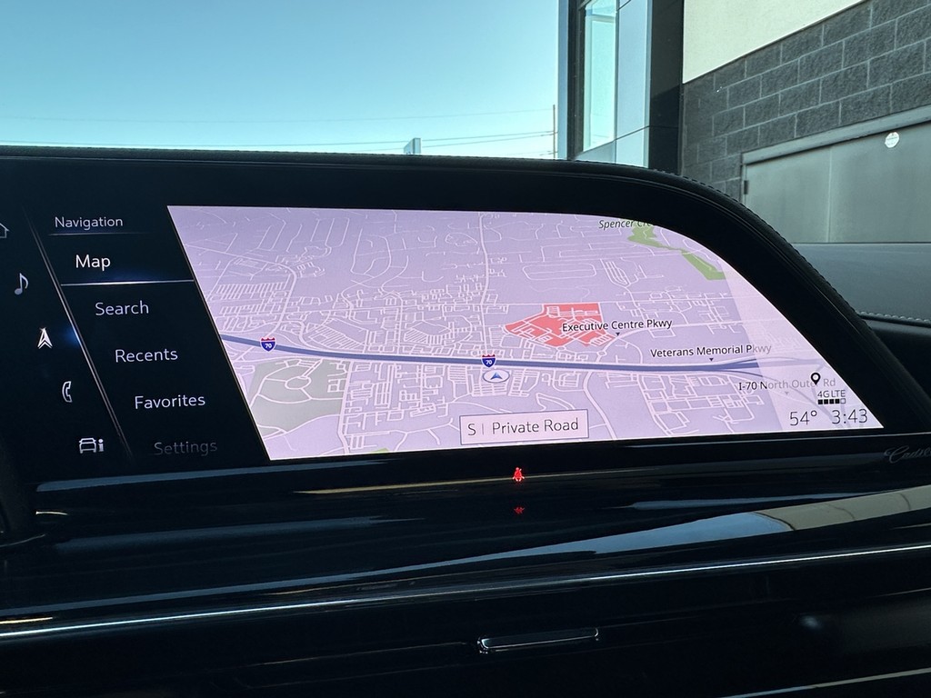 Cadillac Escalade Vehicle Full-screen Gallery Image 25