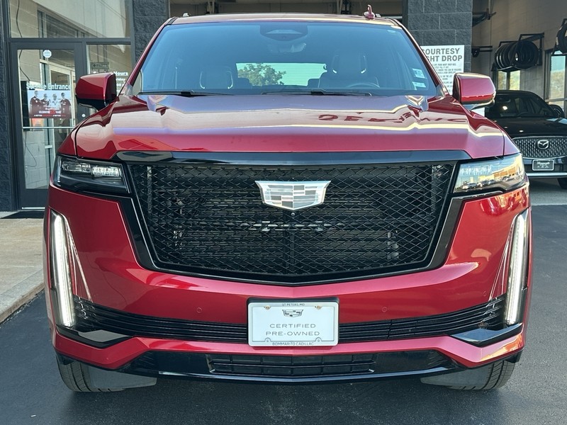 Cadillac Escalade Vehicle Full-screen Gallery Image 02