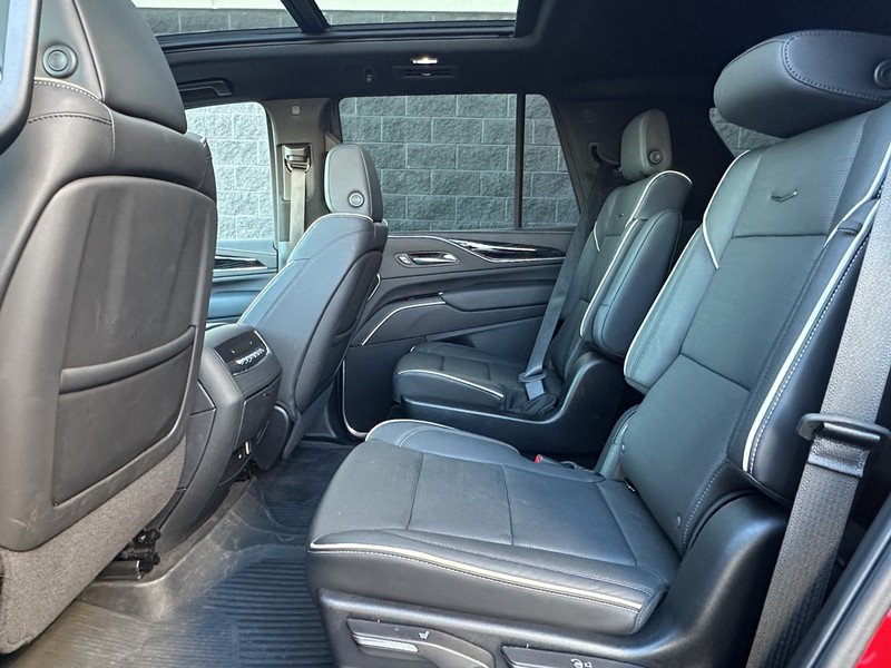 Cadillac Escalade Vehicle Full-screen Gallery Image 06