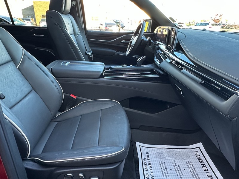 Cadillac Escalade Vehicle Full-screen Gallery Image 15