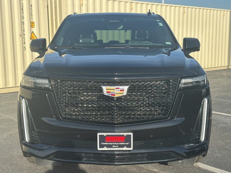 Cadillac Escalade Vehicle Full-screen Gallery Image 02