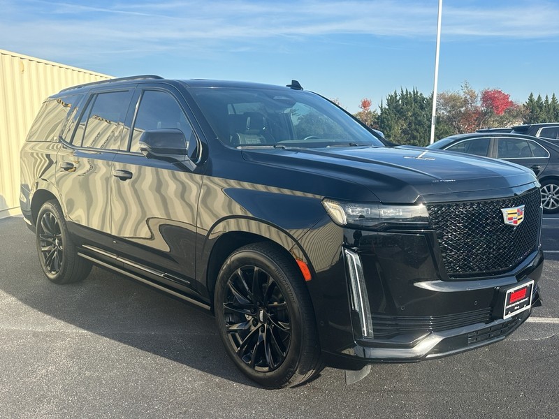 Cadillac Escalade Vehicle Full-screen Gallery Image 03