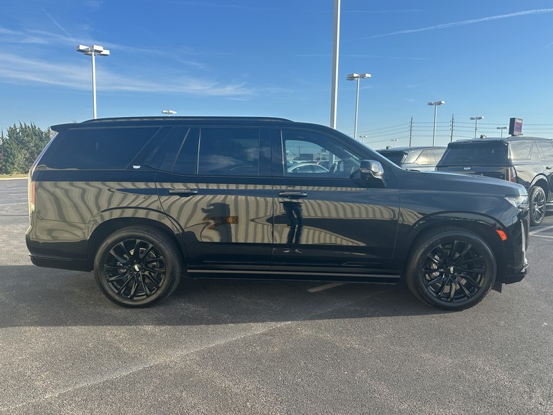 Cadillac Escalade Vehicle Full-screen Gallery Image 04