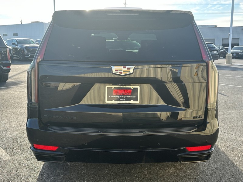 Cadillac Escalade Vehicle Full-screen Gallery Image 06