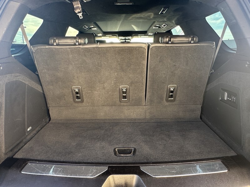 Cadillac Escalade Vehicle Full-screen Gallery Image 07