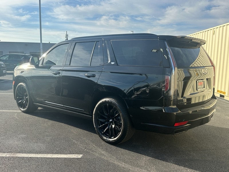 Cadillac Escalade Vehicle Full-screen Gallery Image 08