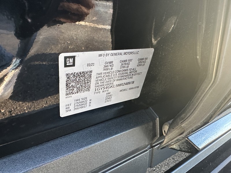 Cadillac Escalade Vehicle Full-screen Gallery Image 24