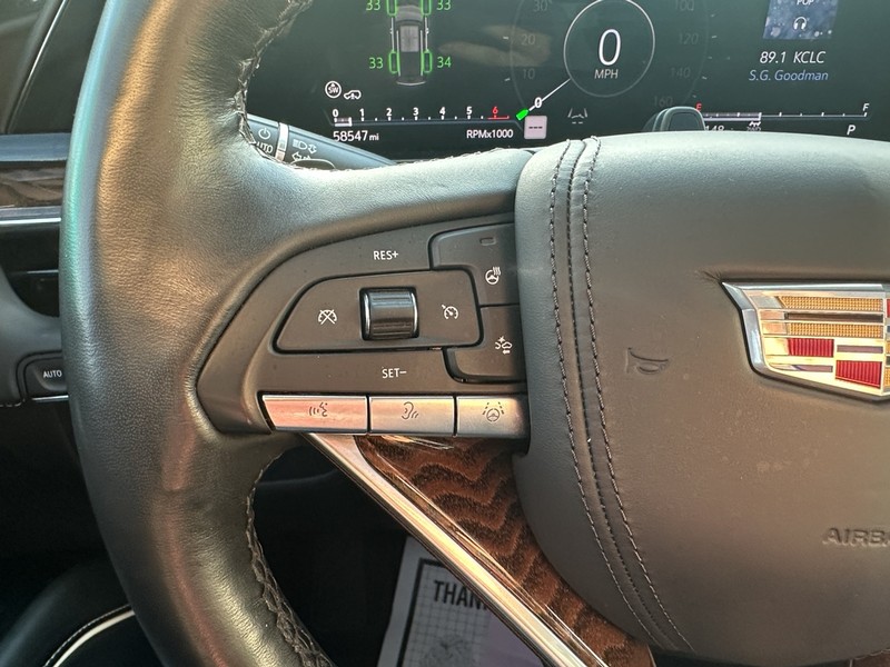 Cadillac Escalade Vehicle Full-screen Gallery Image 25