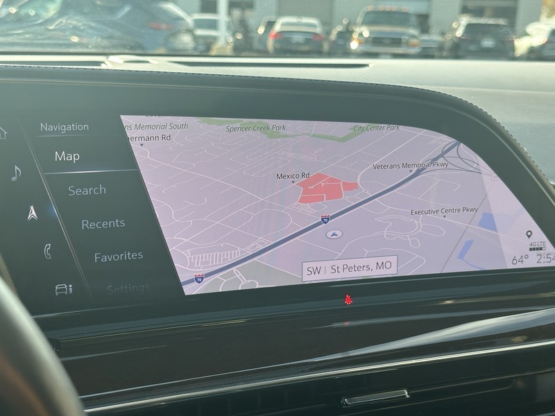 Cadillac Escalade Vehicle Full-screen Gallery Image 29