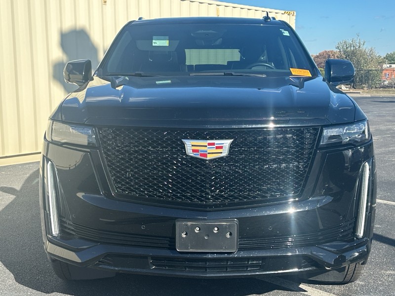 Cadillac Escalade Vehicle Full-screen Gallery Image 02