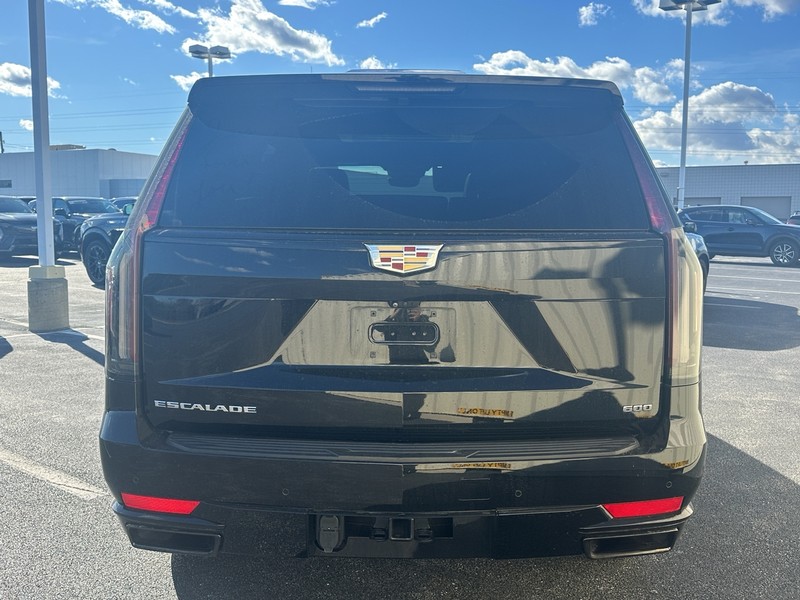 Cadillac Escalade Vehicle Full-screen Gallery Image 03