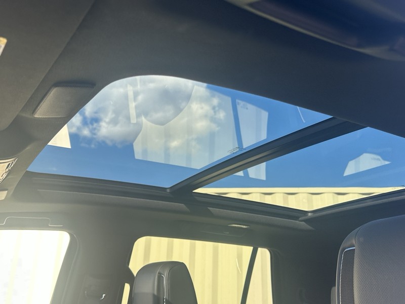 Cadillac Escalade Vehicle Full-screen Gallery Image 04