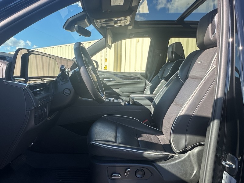 Cadillac Escalade Vehicle Full-screen Gallery Image 05