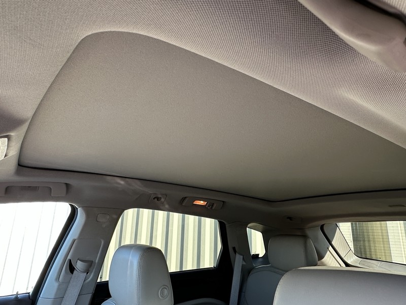 Cadillac SRX Vehicle Full-screen Gallery Image 04