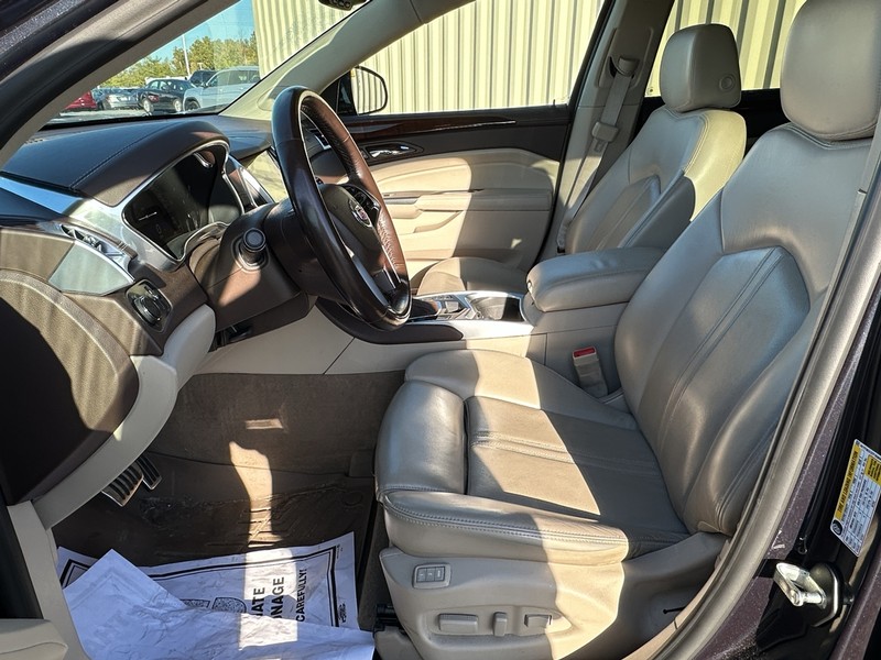 Cadillac SRX Vehicle Full-screen Gallery Image 05