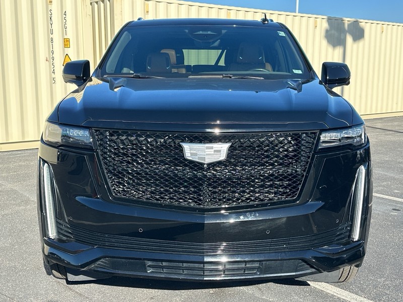 Cadillac Escalade Vehicle Full-screen Gallery Image 02