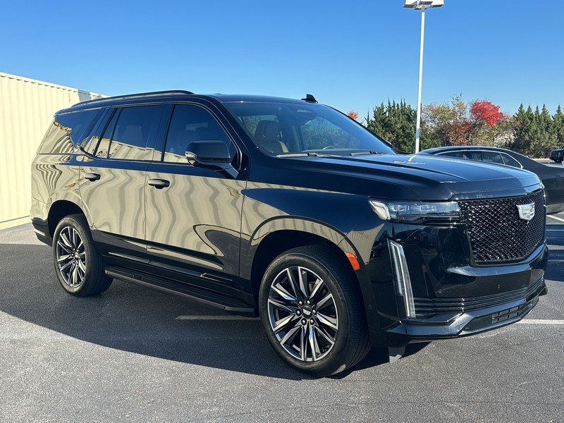 Cadillac Escalade Vehicle Full-screen Gallery Image 03