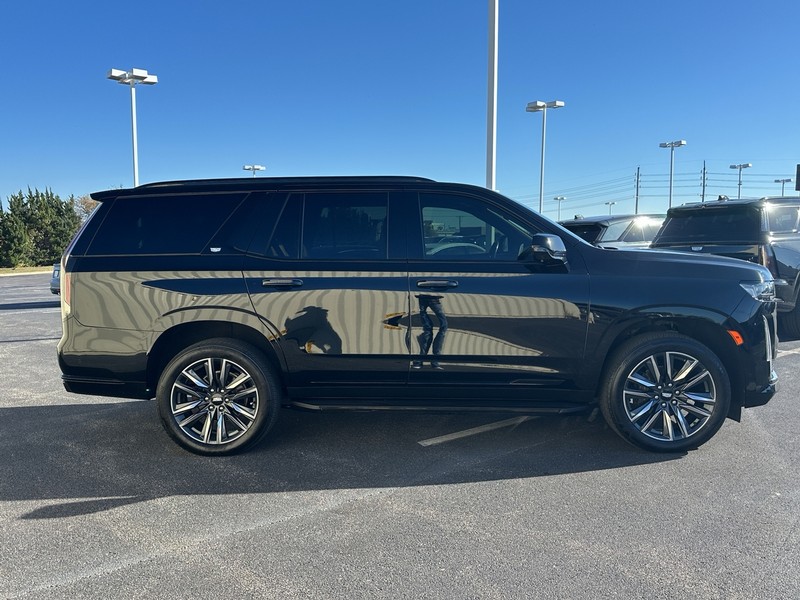 Cadillac Escalade Vehicle Full-screen Gallery Image 04