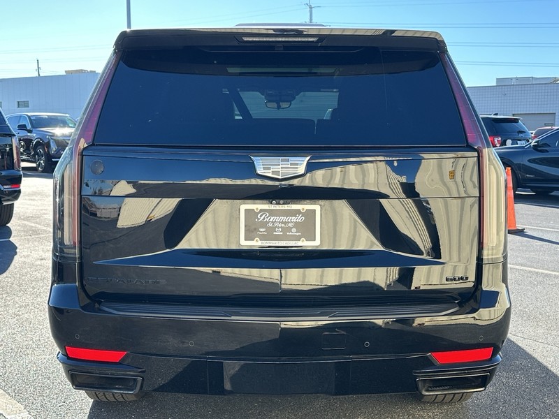 Cadillac Escalade Vehicle Full-screen Gallery Image 06