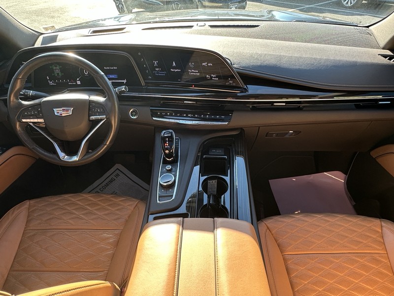 Cadillac Escalade Vehicle Full-screen Gallery Image 13