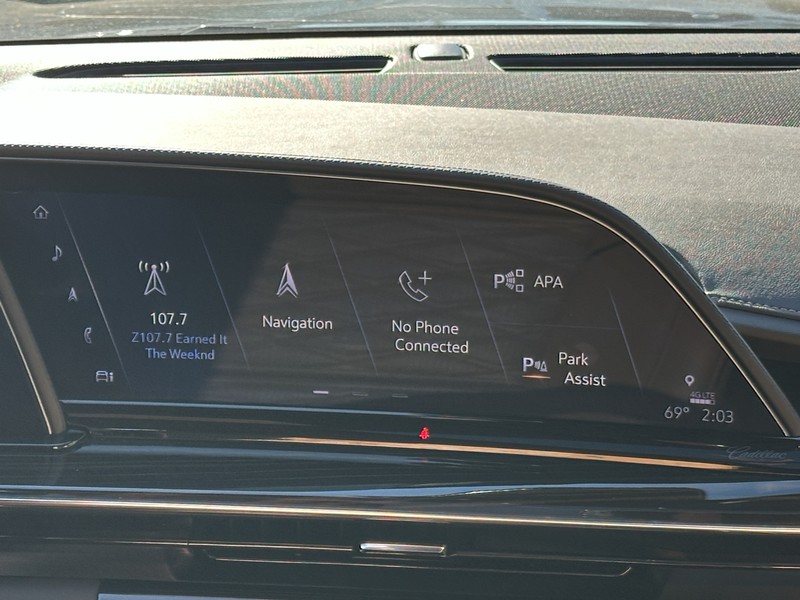 Cadillac Escalade Vehicle Full-screen Gallery Image 15