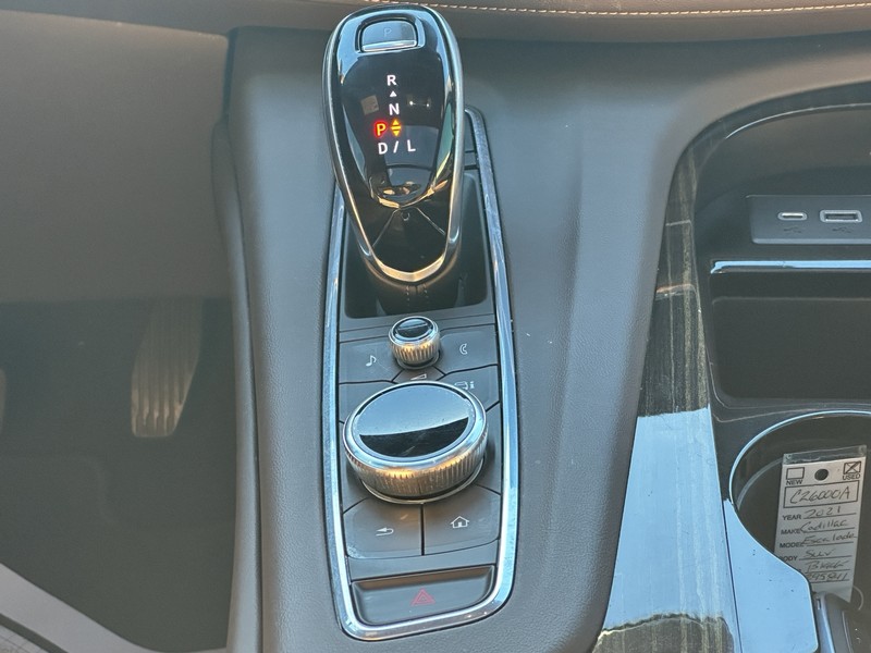 Cadillac Escalade Vehicle Full-screen Gallery Image 16